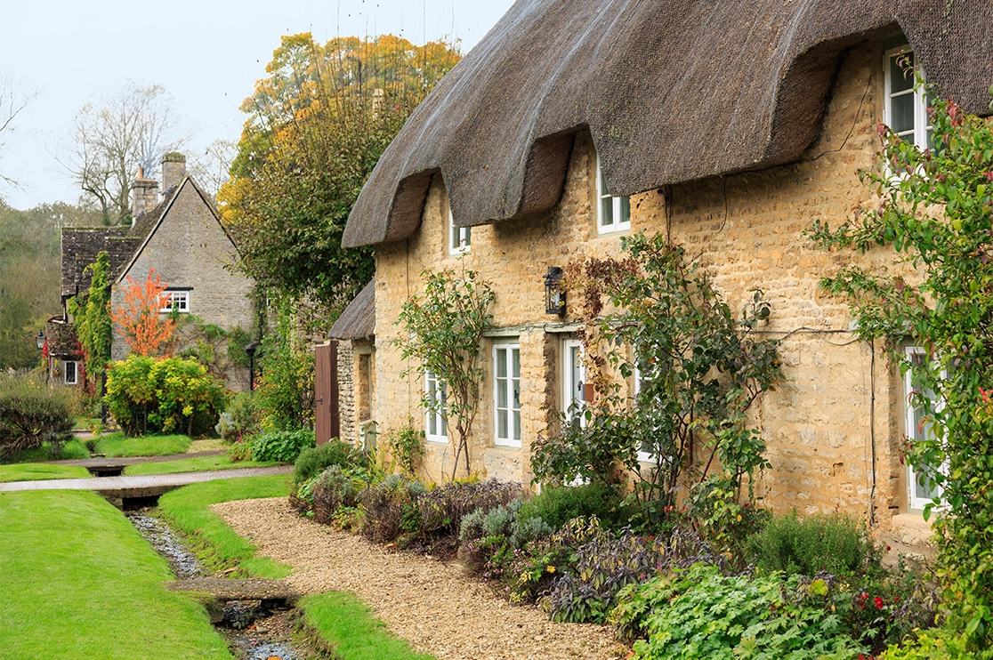 Cottagecore Interior Design: Key Elements and Comparisons with Farmhouse and Shabby Chic Styles